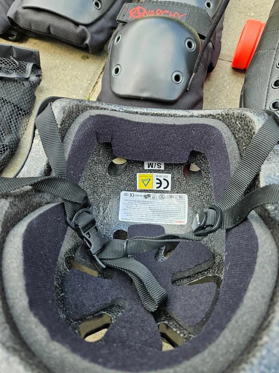 RIEDELL SKATES AND SAFETY KIT - Image 4