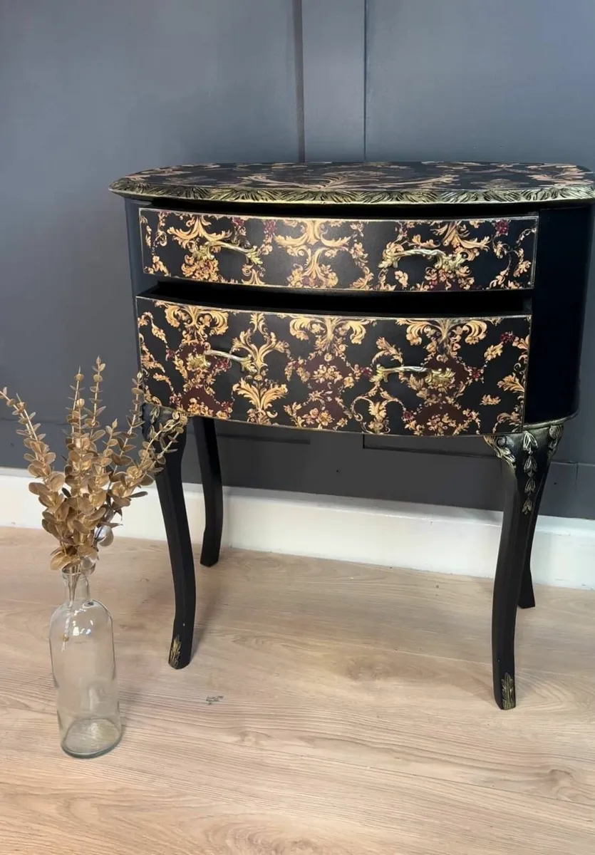 Baroque Elegance Side Table - Image 1