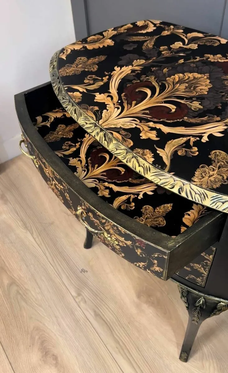 Baroque Elegance Side Table - Image 3