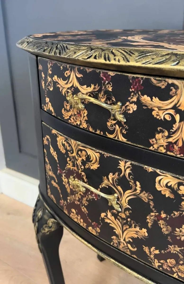 Baroque Elegance Side Table - Image 4