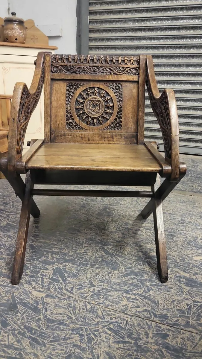 19th century carved oak Glastonbury chair - Image 1