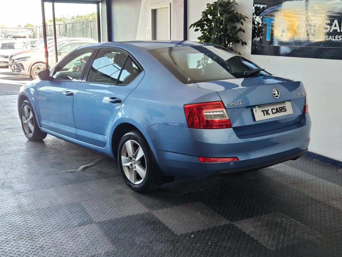 13 SKODA OCTAVIA 1.6 DIESEL - Image 4