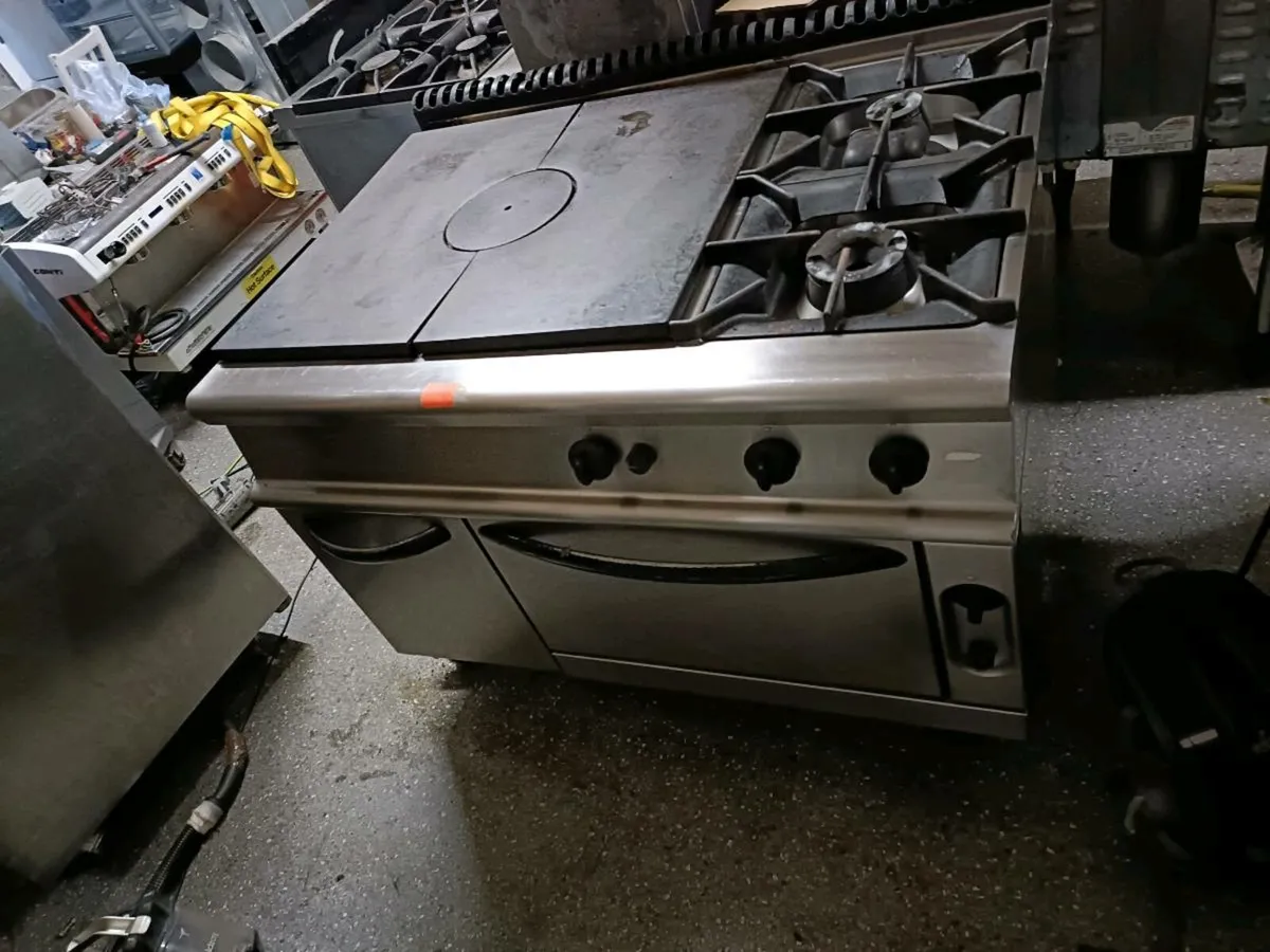 Solid top range with 2 rings & gas oven - Image 4