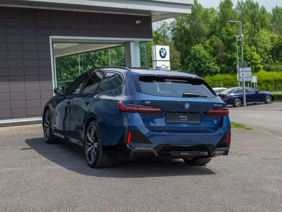 BMW i5 Edrive40 Touring M Sport Pro - Image 2