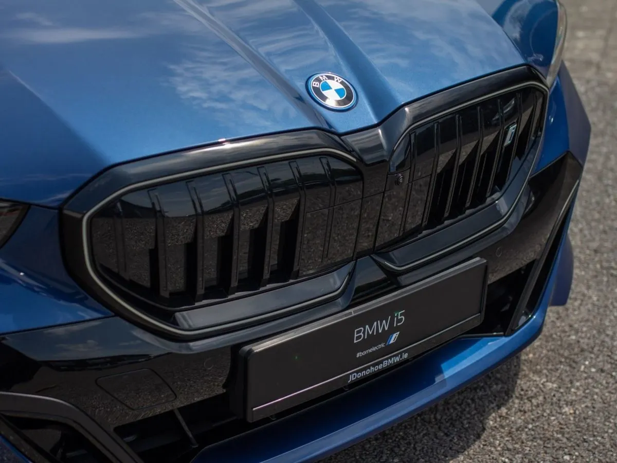 BMW i5 Edrive40 Touring M Sport Pro - Image 3