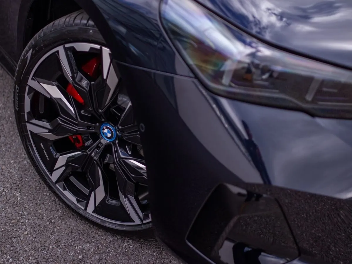 BMW i5 M60 - Image 2