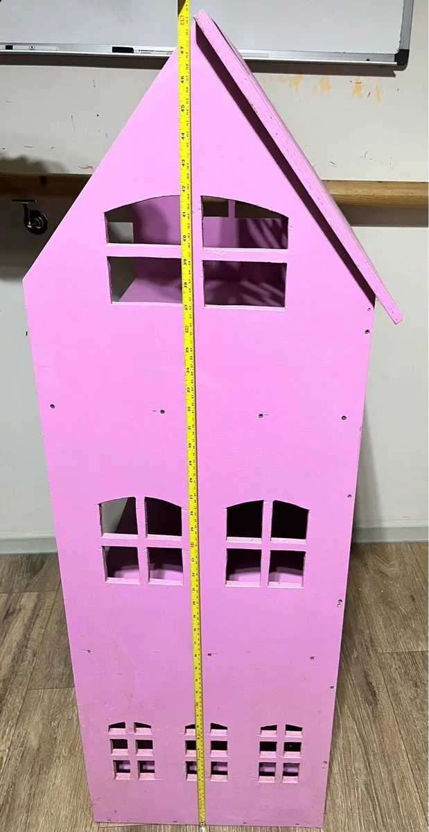 Heavy wooden doll house - Image 1
