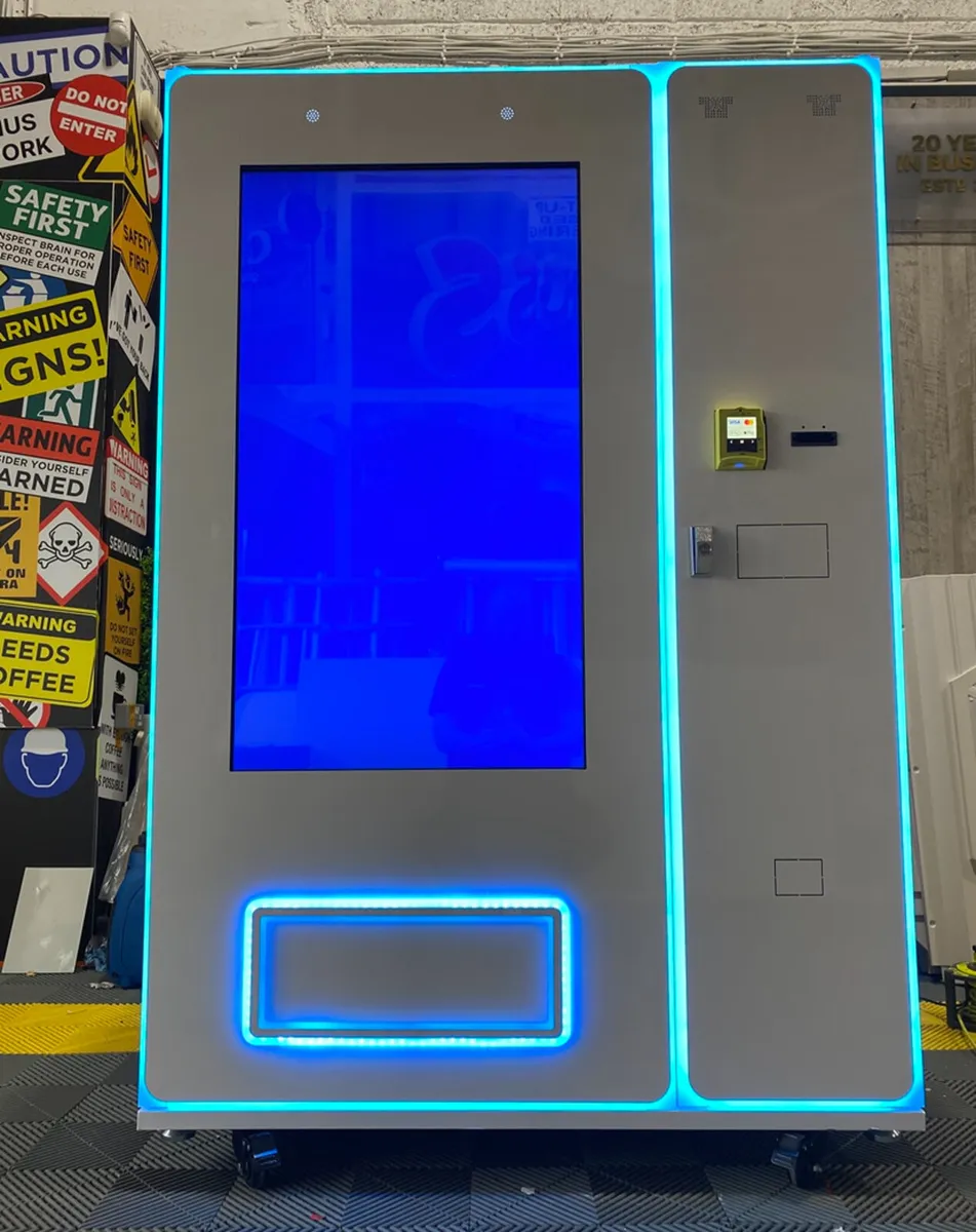 Brand new top spec Vending machine Ample storage - Image 1