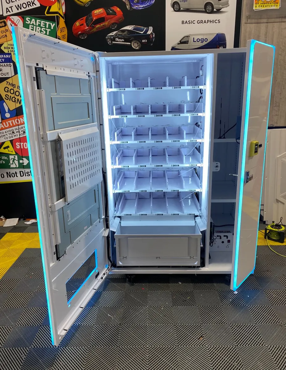 Brand new top spec Vending machine Ample storage - Image 4