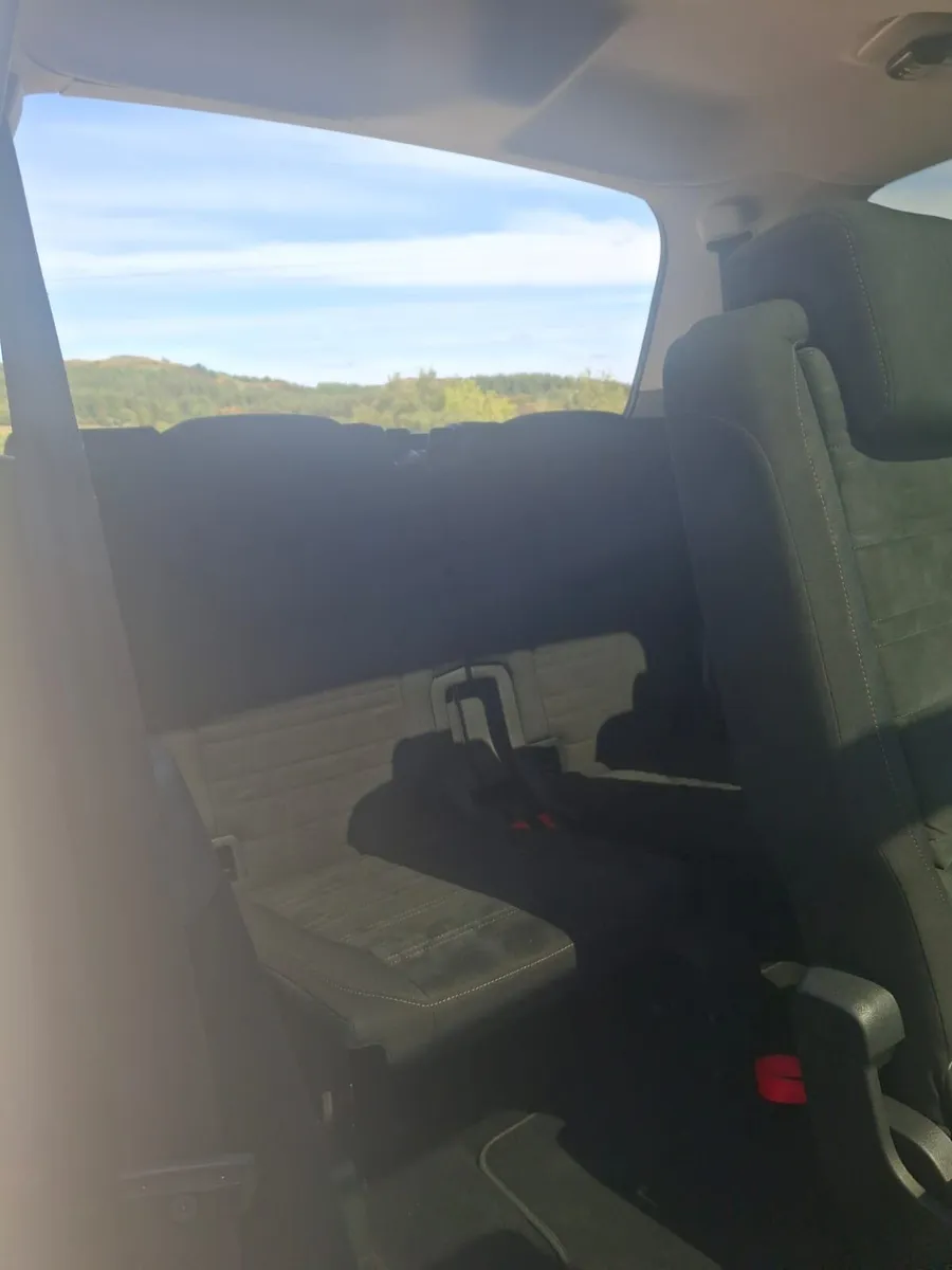 Volkswagen Touran  7-Seater - Image 4