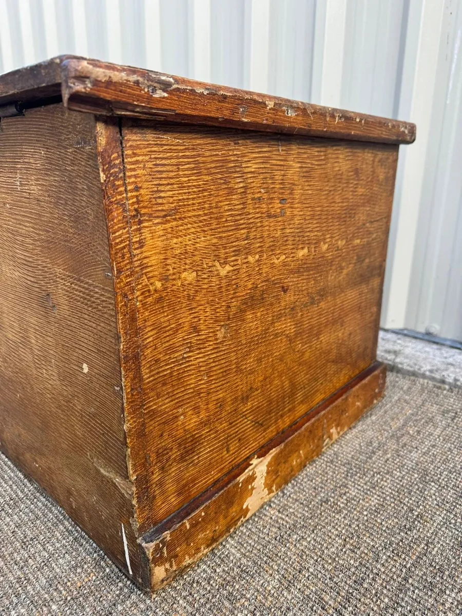 Pine trunk with original paint - Image 3