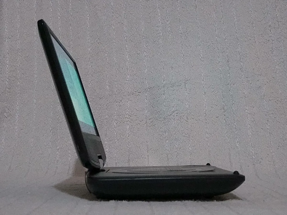 Portable 9" DVD player with wall and car chargers - Image 4