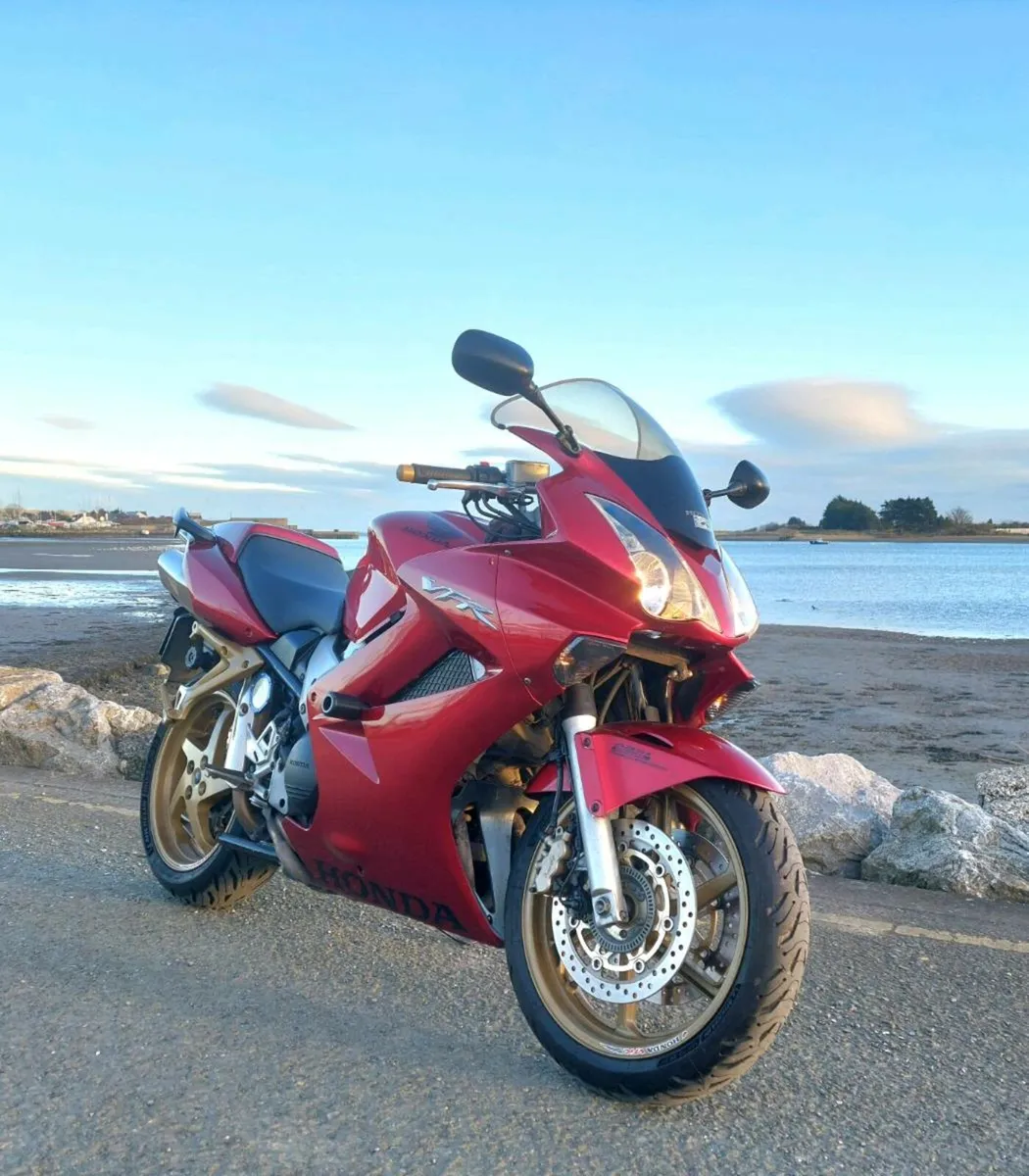 Honda VFR 800 Vtech - Image 1