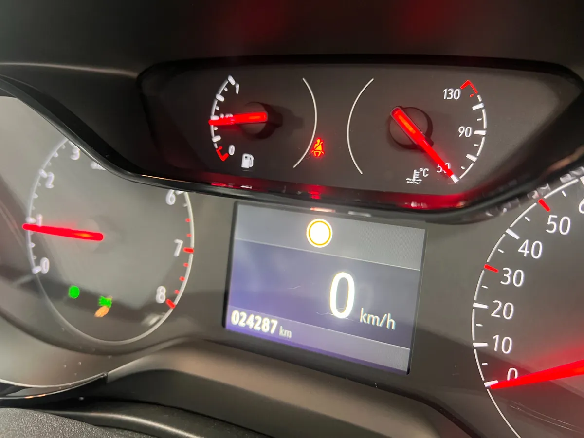 *ONLY 24,000 Kms*High Spec **Finance Arranged/Mass - Image 4