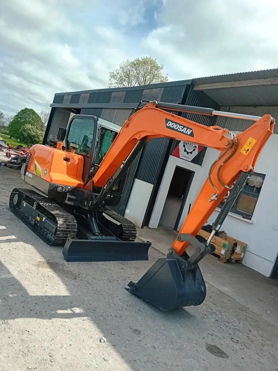 Brand new Dooson 6 tonne excavator - Image 1