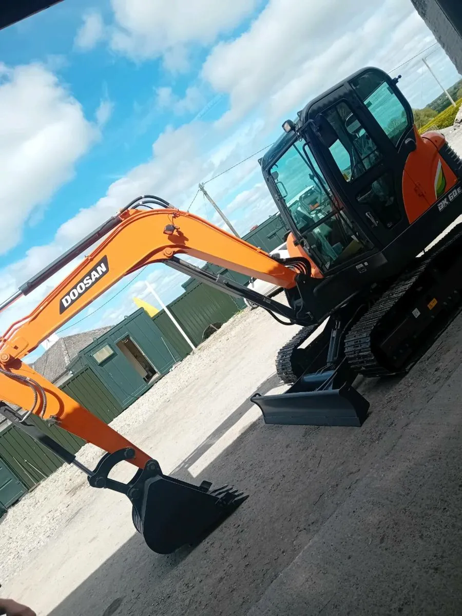Brand new Dooson 6 tonne excavator - Image 2