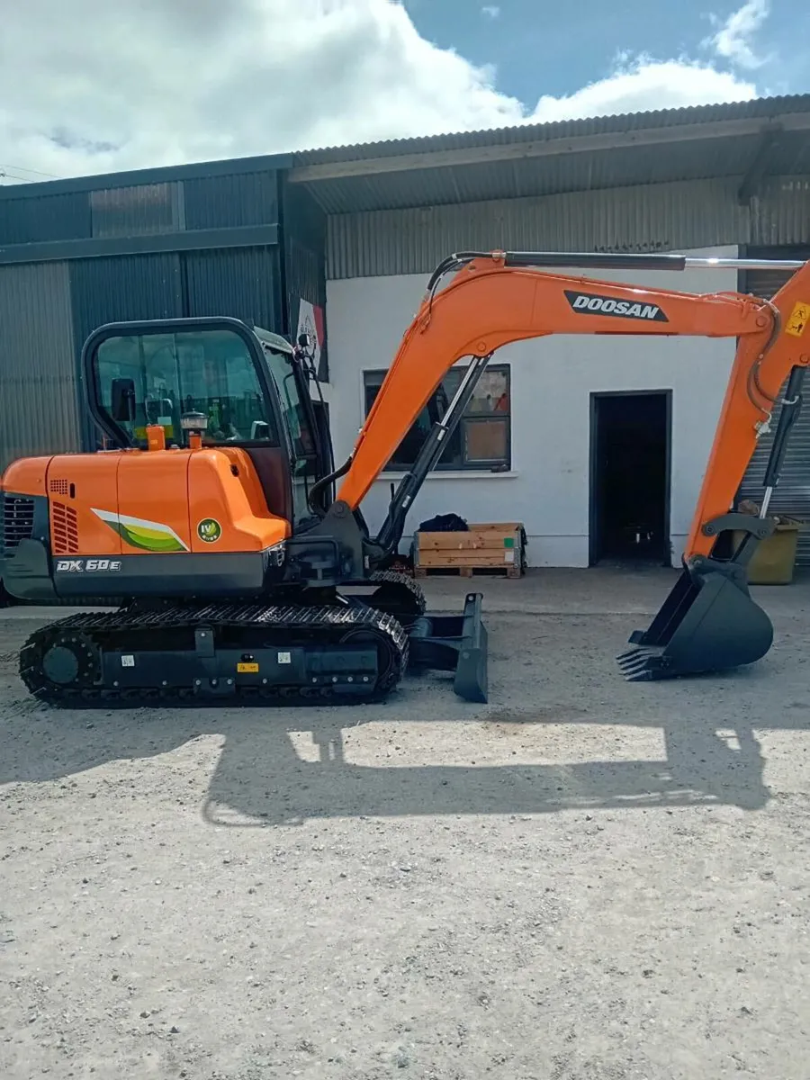 Brand new Dooson 6 tonne excavator - Image 3