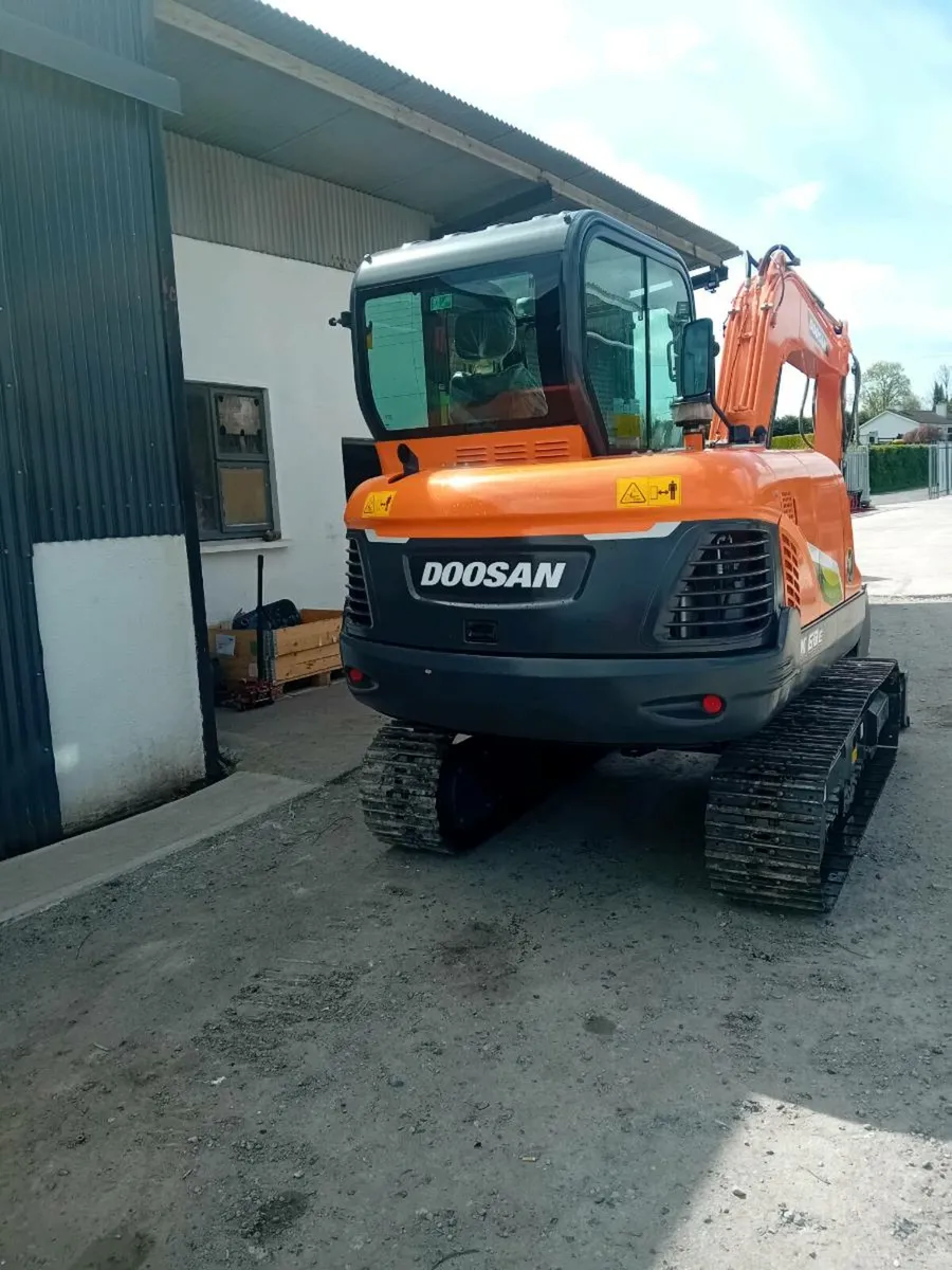 Brand new Dooson 6 tonne excavator - Image 4