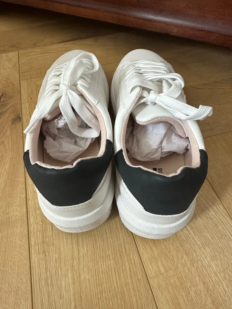 BERSHKA White Shoes – Size 38 - Image 2