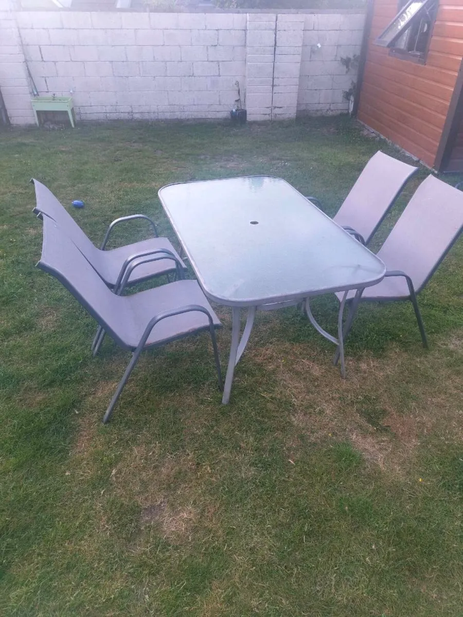 Garden table and chairs - Image 1