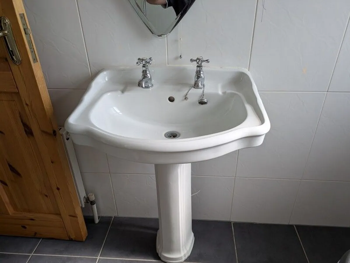 bathroom - Image 1