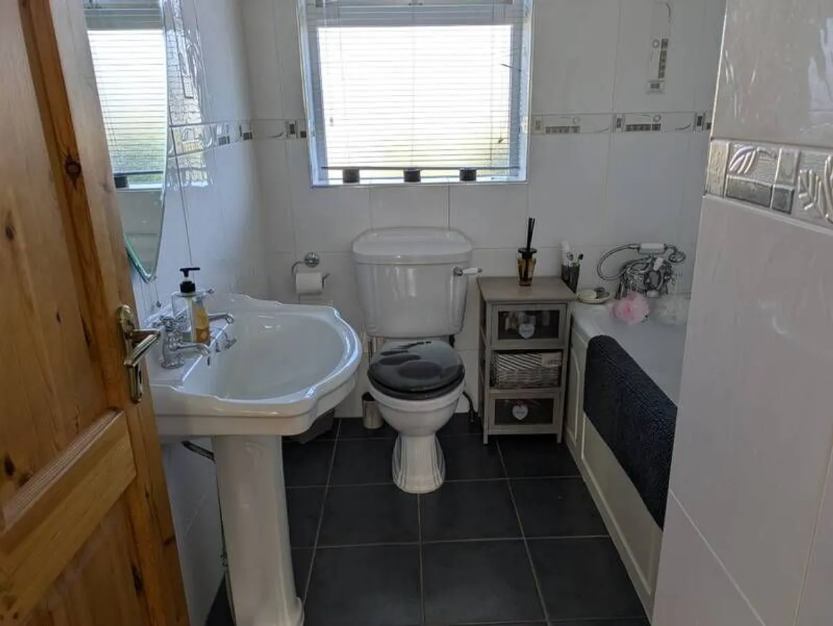 bathroom - Image 4