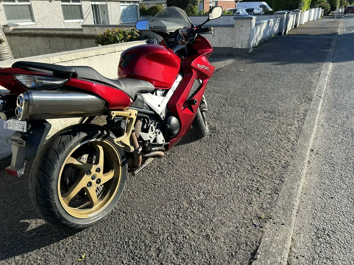 Honda VFR 800 Vtech - Image 3
