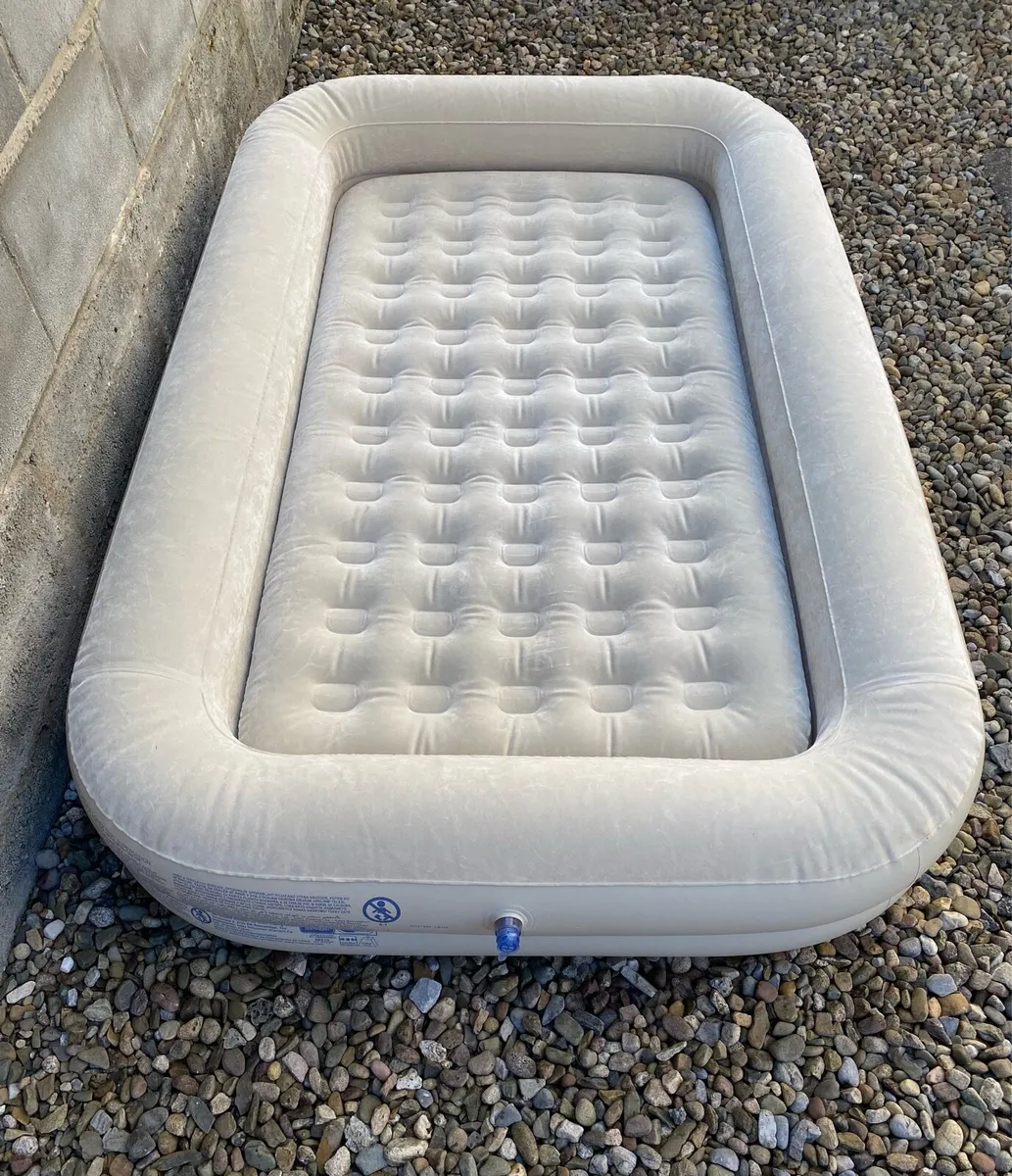 Intex inflatable Bed, pump & removable mattress - Image 1