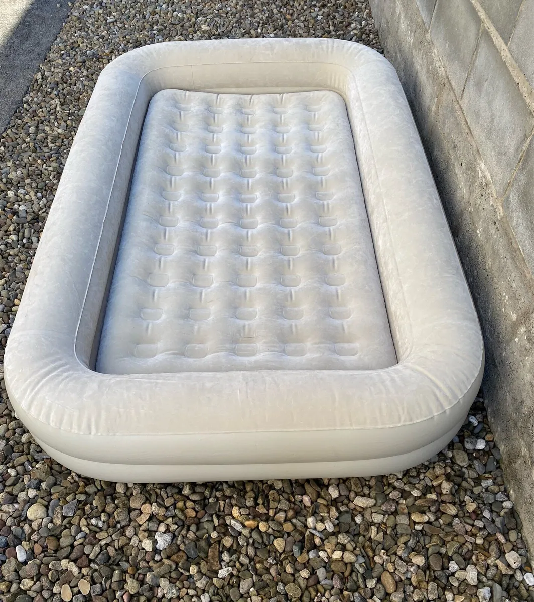 Intex inflatable Bed, pump & removable mattress - Image 2