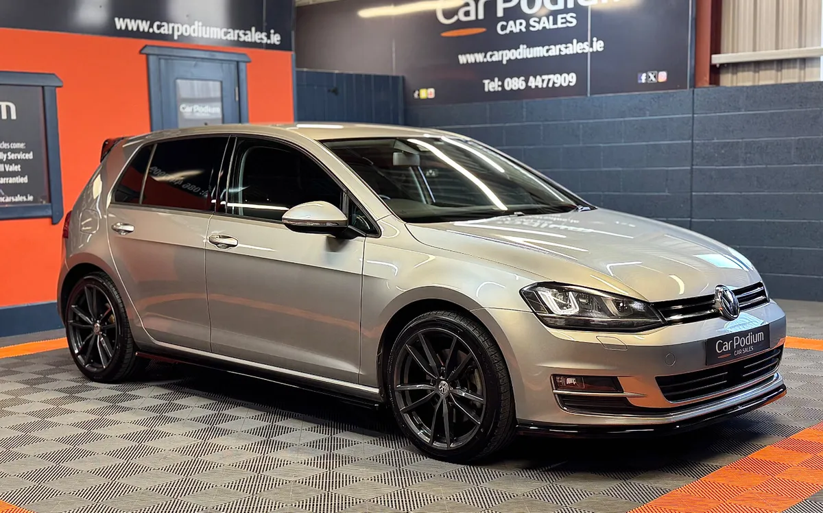 2015 Volkswagen Golf Highline 1.4TSi Auto DSG - Image 3