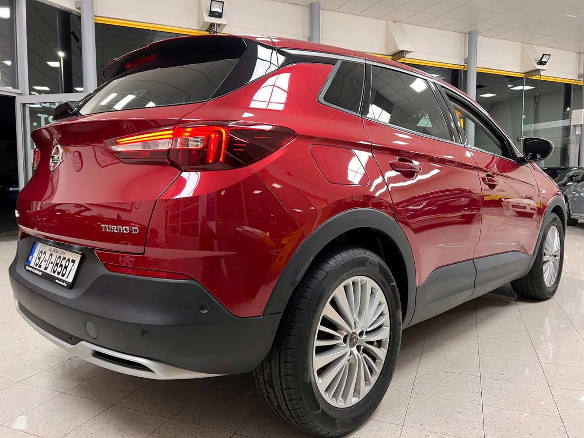 Tiny Kms High Spec SRi 1.5 Diesel Superb Value **F - Image 2