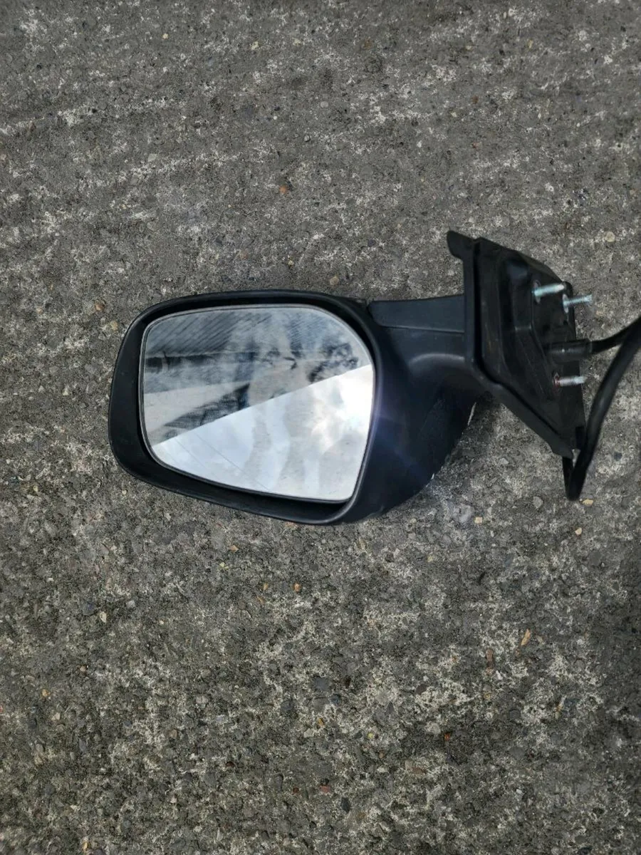 Toyota yaris 06/07 RH DOOR MIIRROR