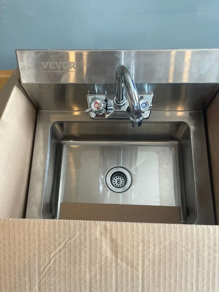 Commercial sink basin and fittings - Image 2