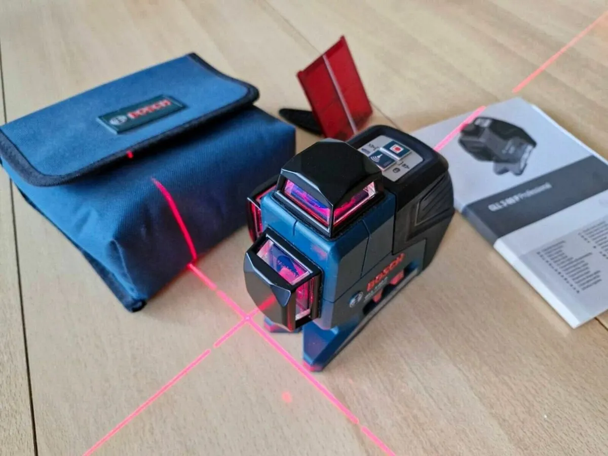 Bosch GLL 3-80 Laser Level Like New - Image 1