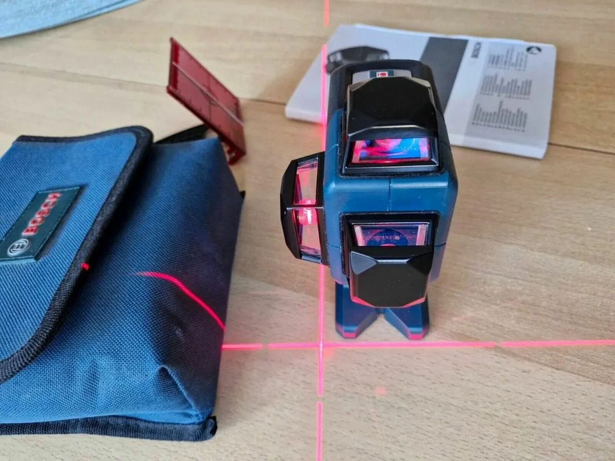 Bosch GLL 3-80 Laser Level Like New - Image 2