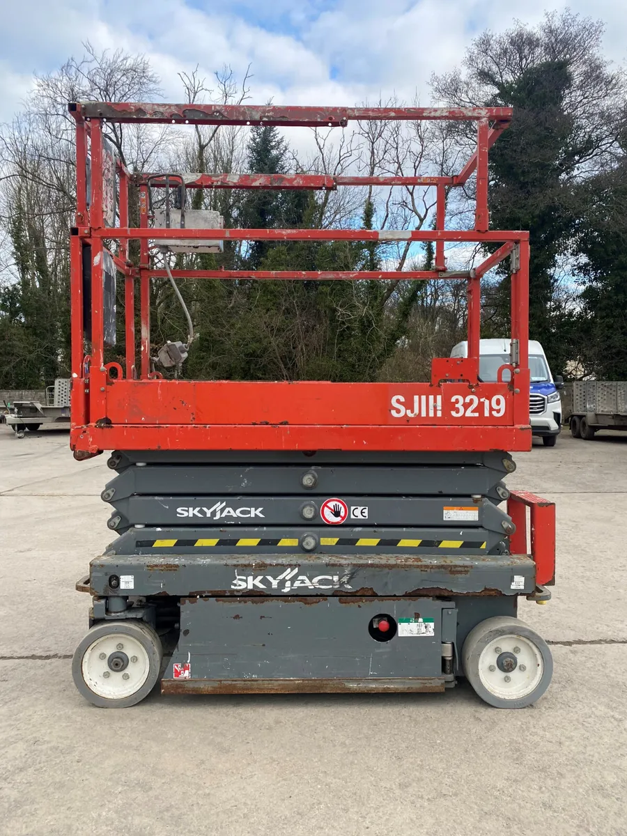 2016 SKYJACK SJ3219 25FT ELECTRIC SCISSOR LIFT - Image 3