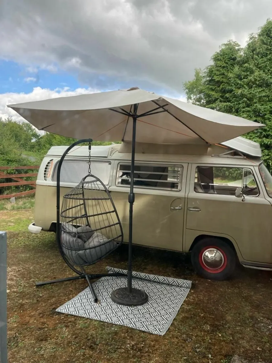 Bay window, VW camper van 1971 - Image 1