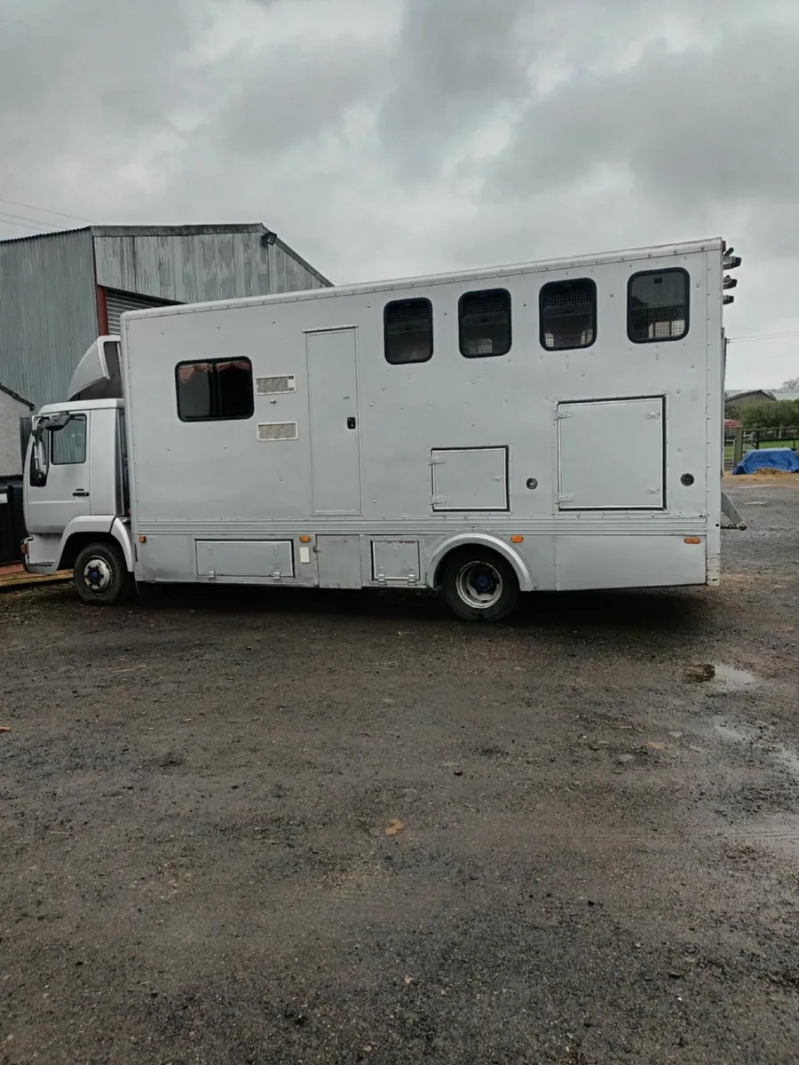 Horse lorry - Image 1