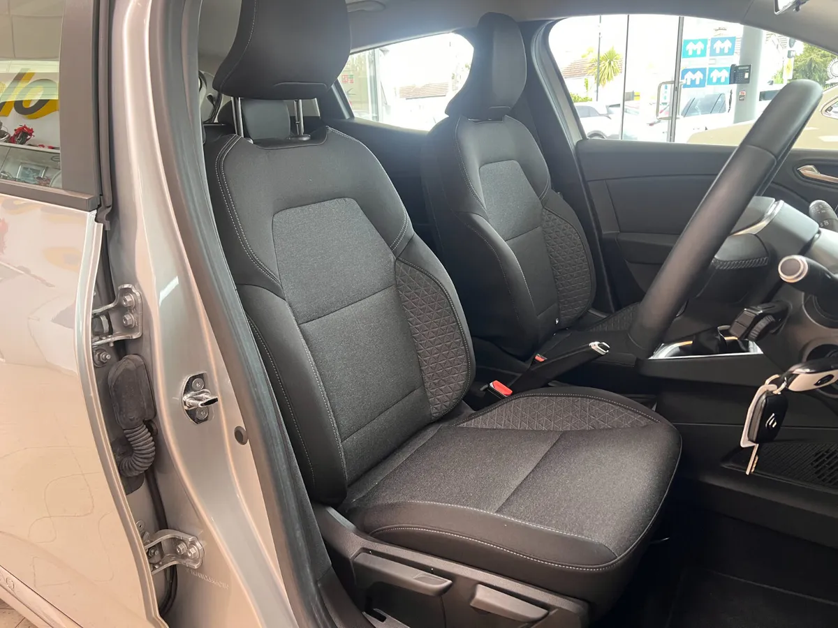 **ONLY 8,000Kms** DYNAMIQUE TCE 100 **One Owner/Ul - Image 4