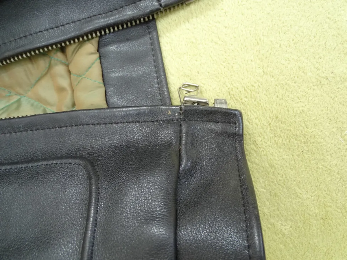 Avirex leather Jacket size L - Image 3