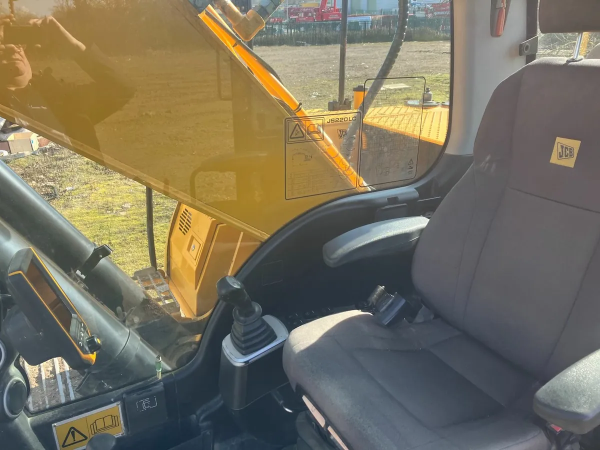 JCB JS220 EXCAVATOR REF 21008652 - Image 3