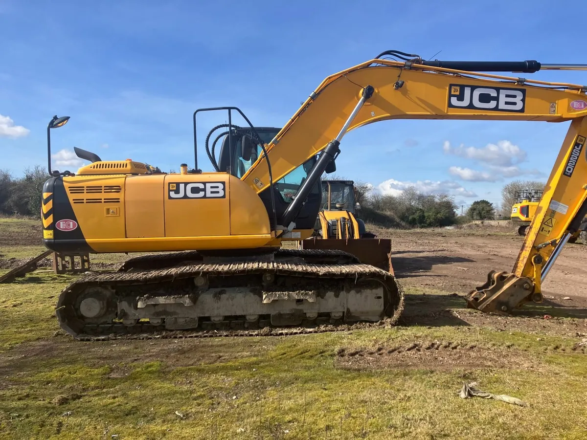 JCB JS220 EXCAVATOR REF 21008652 - Image 1
