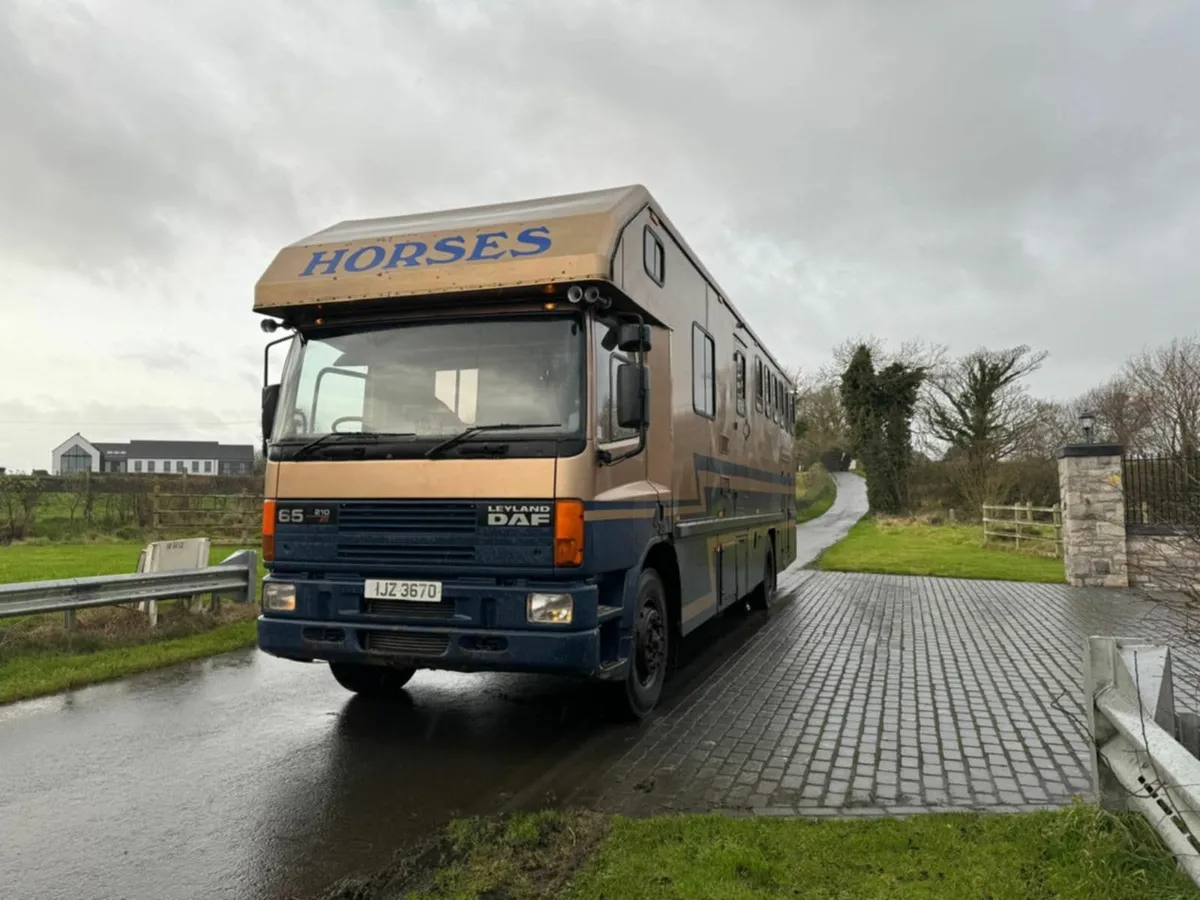 Horse lorry - Image 1