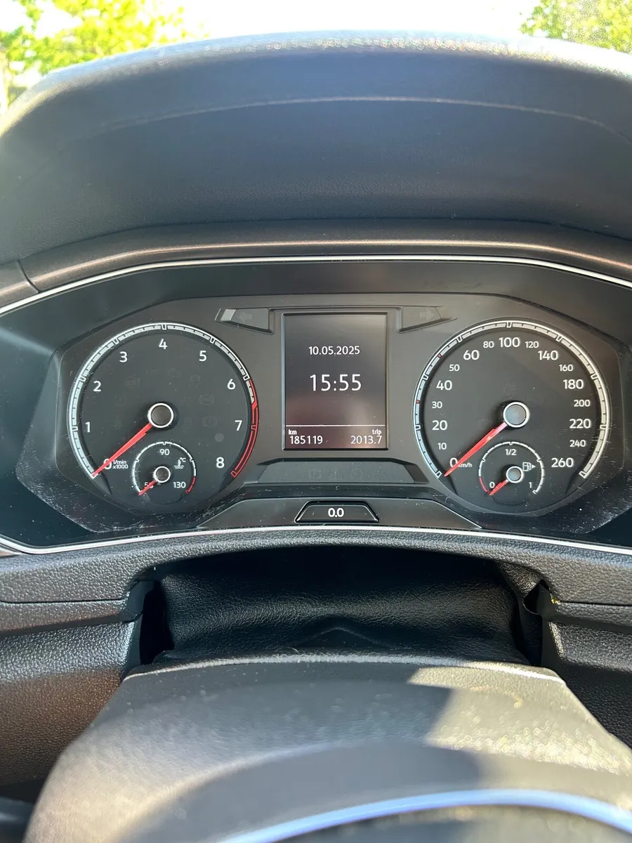 Volkswagen T-Roc 2019 - Image 2