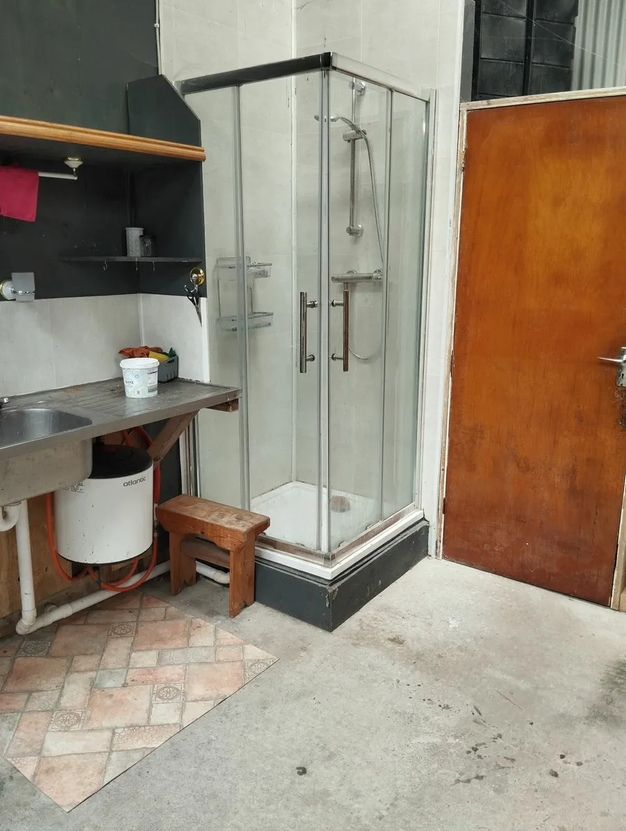 large Secure Storage Shed/ Workshop - Image 4