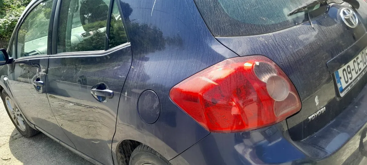 Toyota Auris 2009 - Image 2