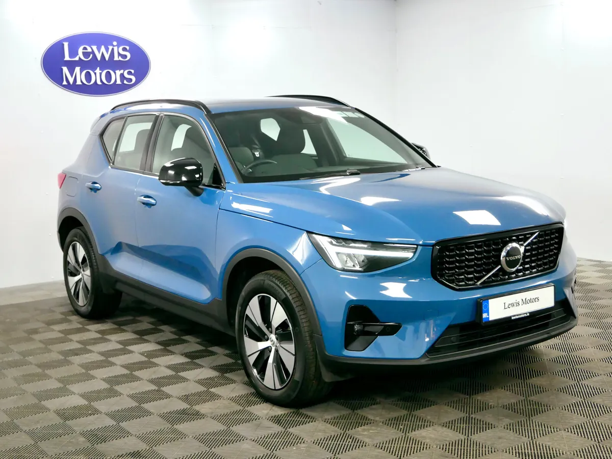 2022 Volvo XC40 T4 Recharge - Image 2