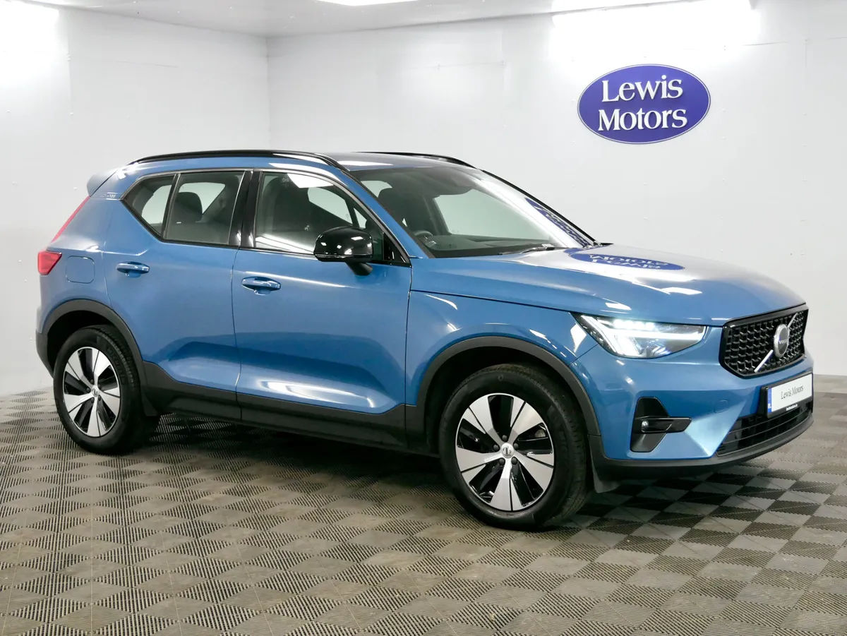 2022 Volvo XC40 T4 Recharge - Image 1