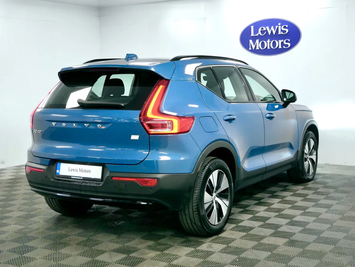 2022 Volvo XC40 T4 Recharge - Image 4
