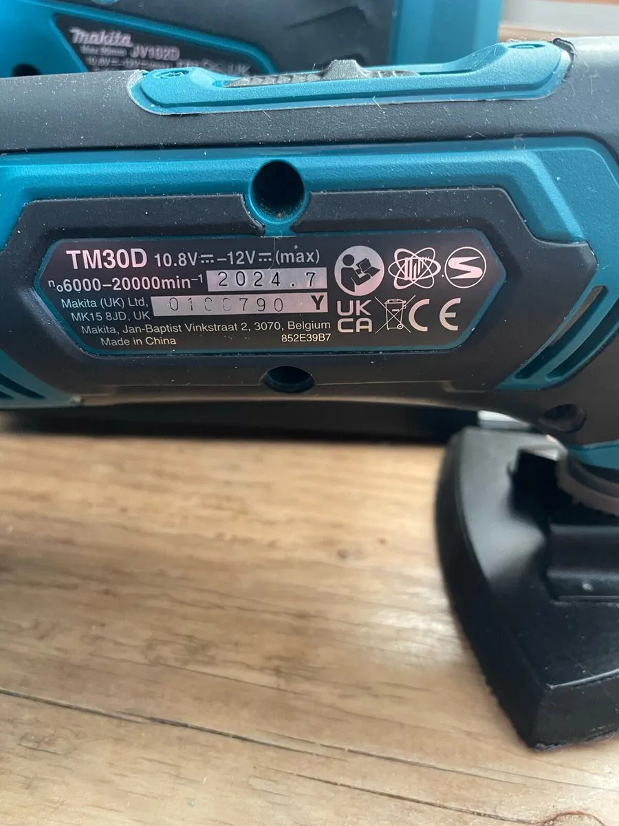 Makita 12v brushless tools and charger. - Image 3
